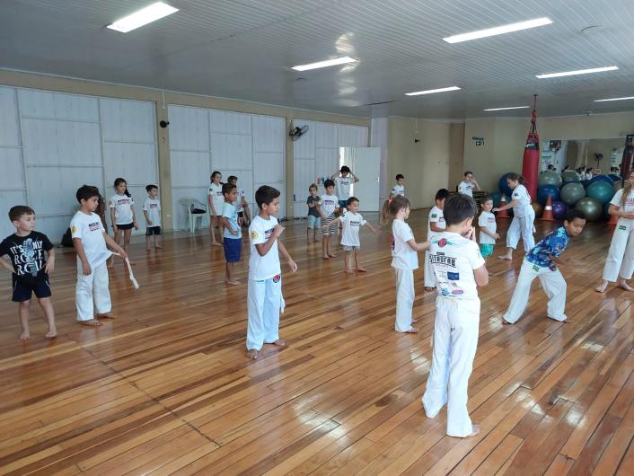 Aulas de Capoeira (Prof. Patricia)
